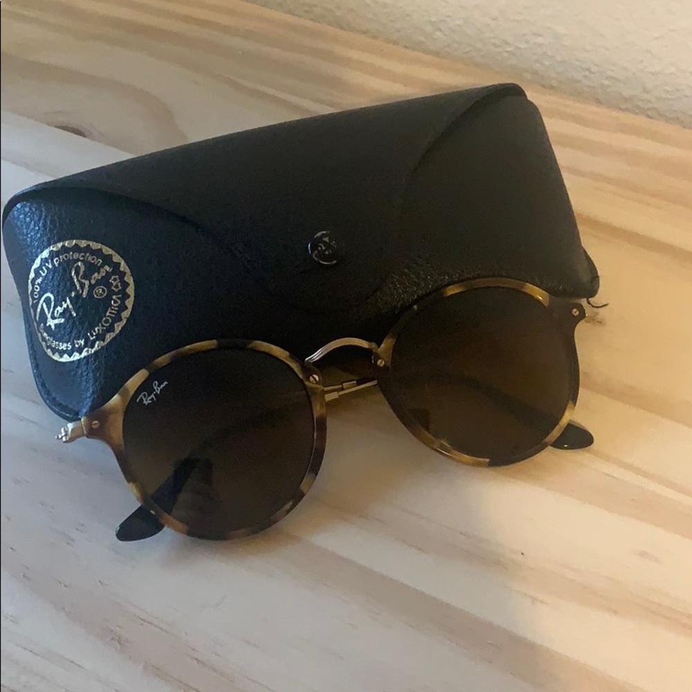 Ray-Ban Tortoise/Gold Round Sunglasses